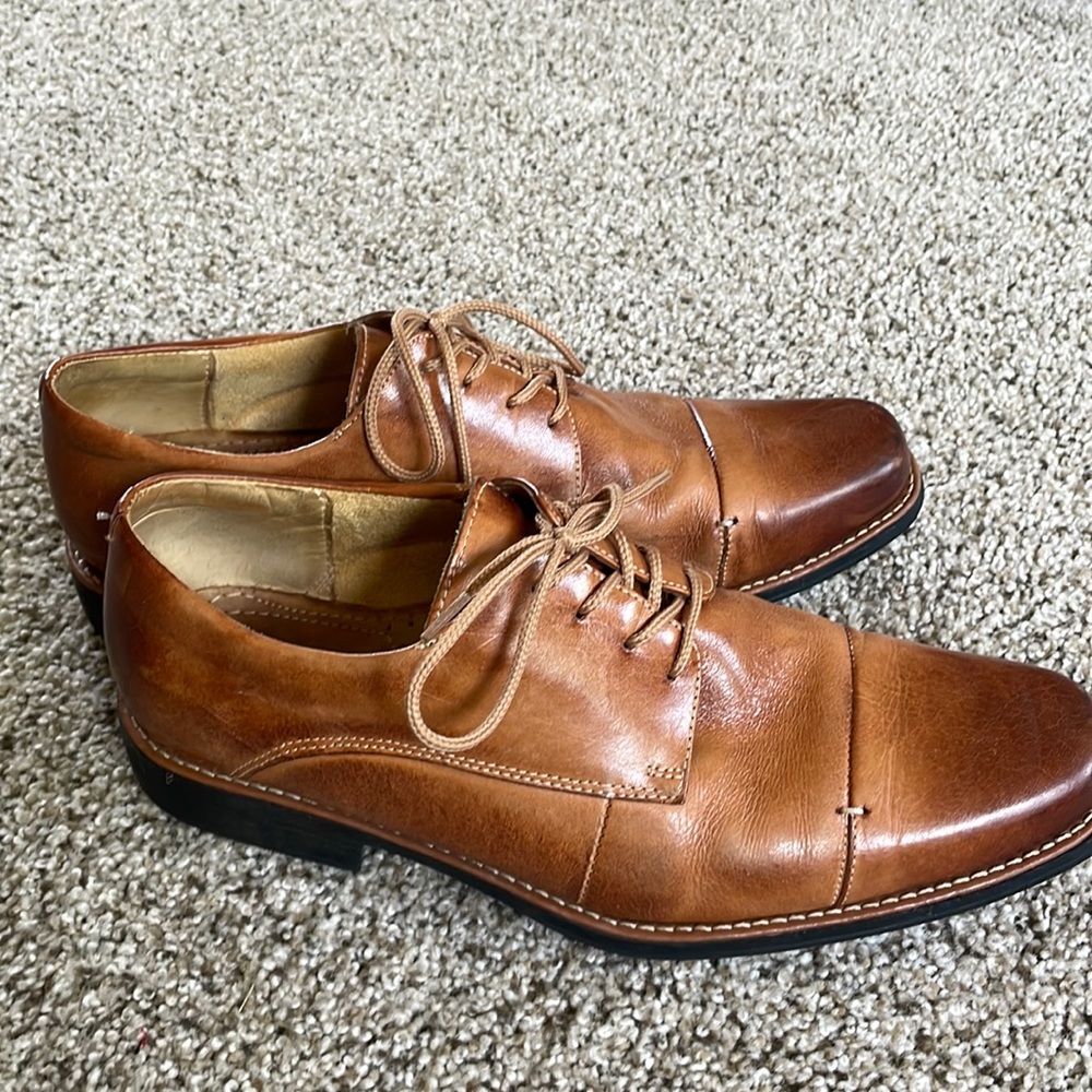 Light brown leather size 10 men’s dress shoes